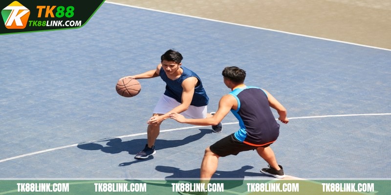 Soi kèo tài xỉu bóng rổ trong nửa trận đấu bóng rổ