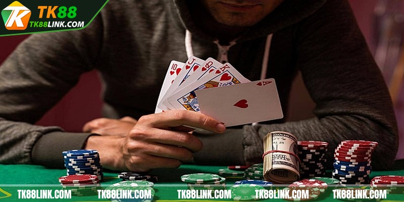 Cách chia bài và tổ chức cá cược poker người chơi mới cần biết khi cá cược