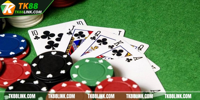 Hạn chế tổn thất tài chính khi cá cược là lý do người chơi cần học poker cơ bản 