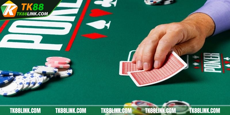 Cách bluff poker - Chiến thuật tâm lý chiếm lợi thế cá cược 1 Tổng quan về cách bluff poker cho người chơi nắm bắt và hiểu rõ hơn